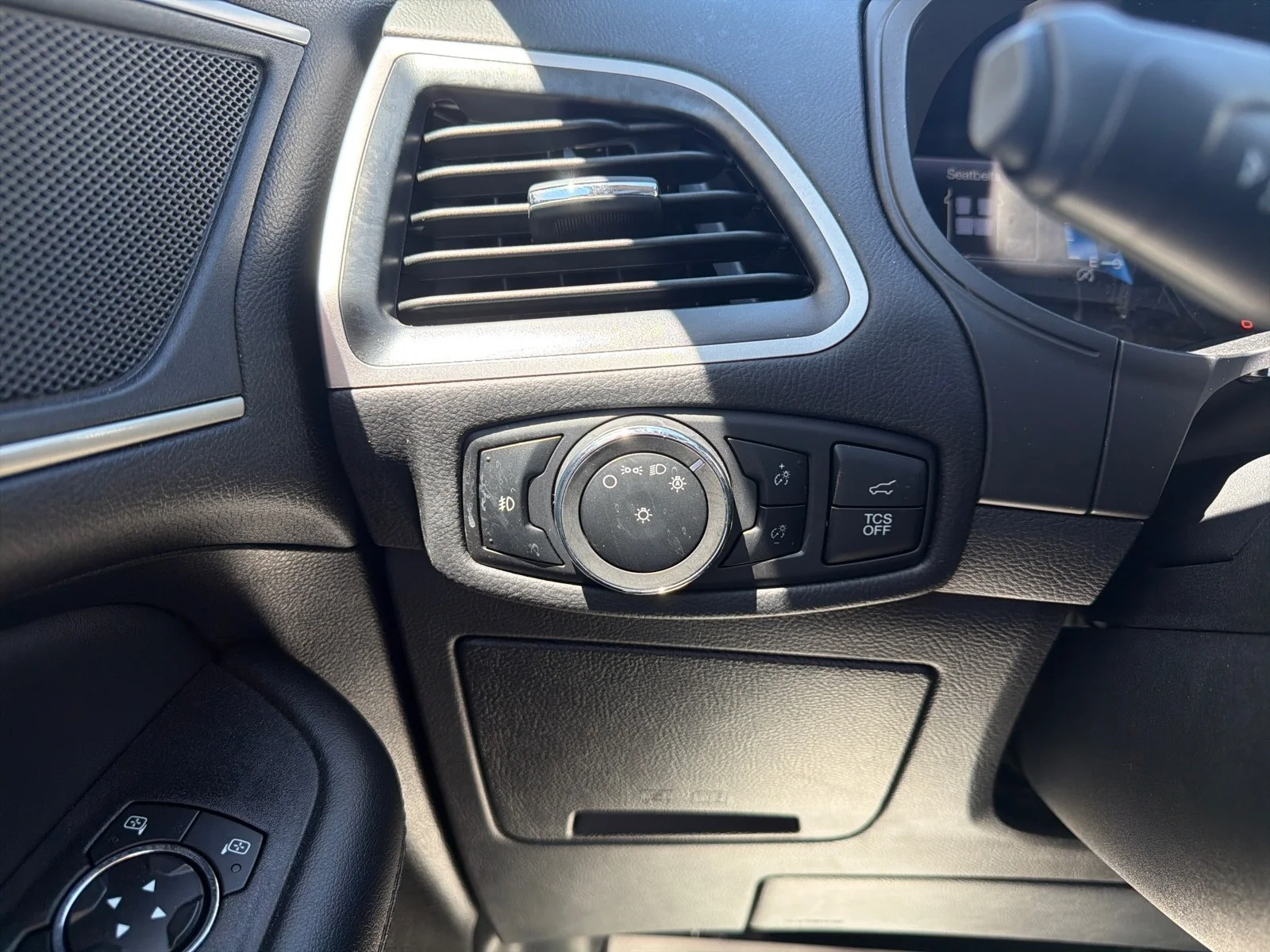 Used 2024 Oxford White Clearcoat Ford SEL image 22