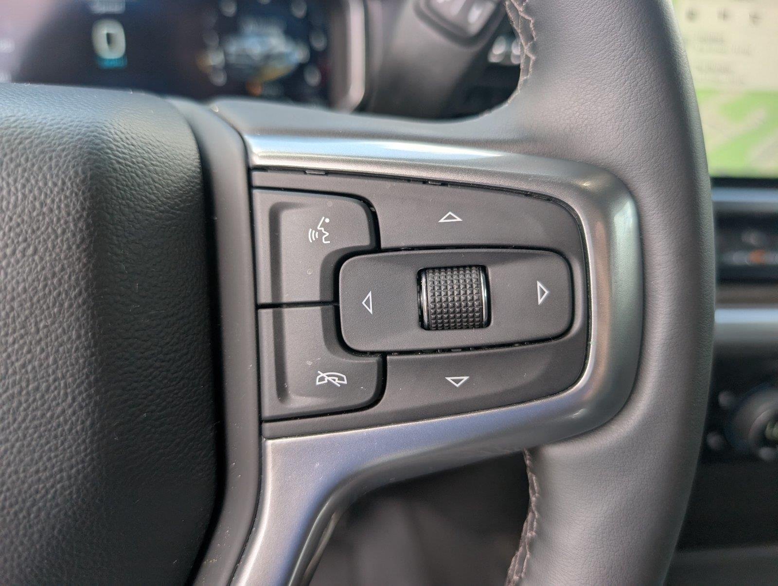 Used 2026 Summit White Chevrolet LT image 23