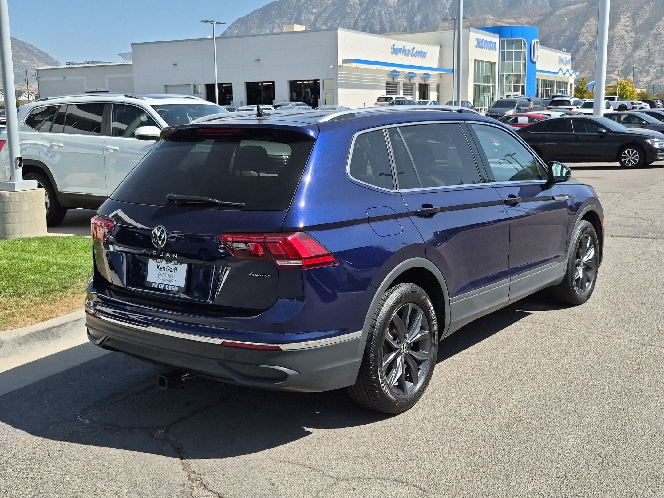 Used 2023 Atlantic Blue Metallic Volkswagen SE image 3