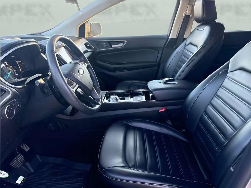 Used 2020  Ford SEL image 13