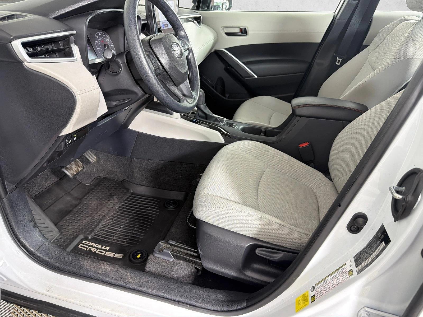 Certified Used 2025 Wind Chill Pearl Toyota L image 9