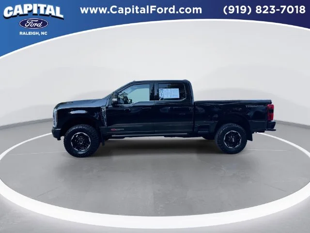 Used 2025  Ford King Ranch image 5