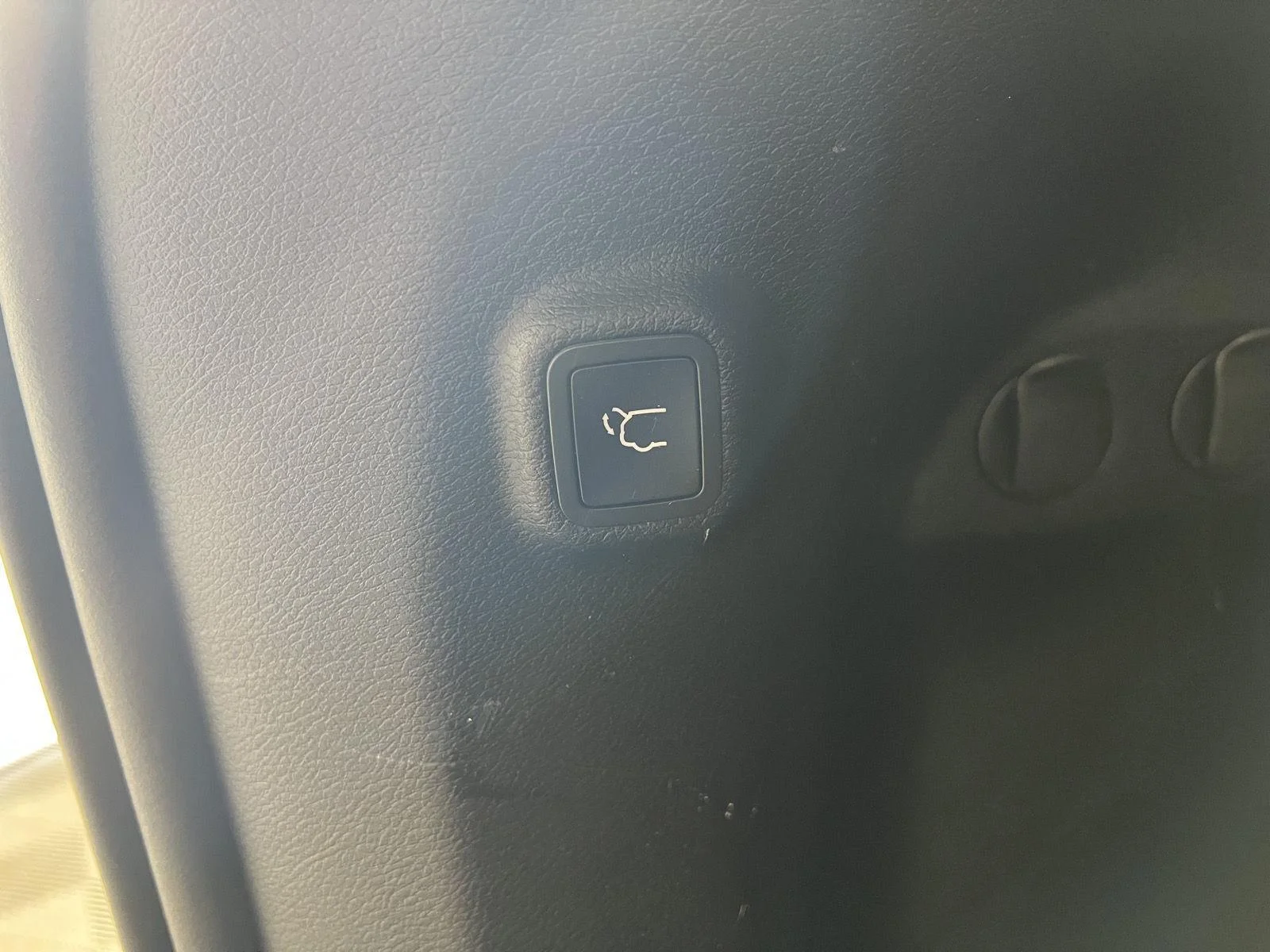 Used 2020  Jeep Limited image 21