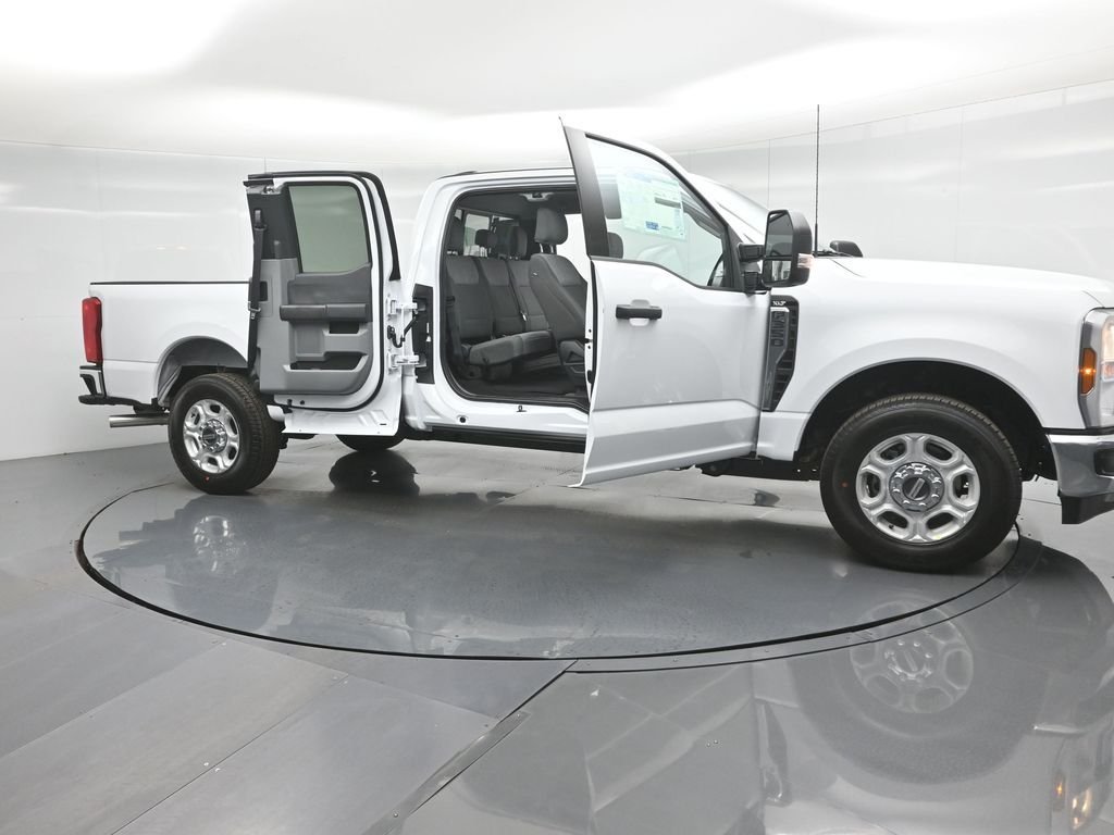 New 2026 Oxford White Ford XLT image 29