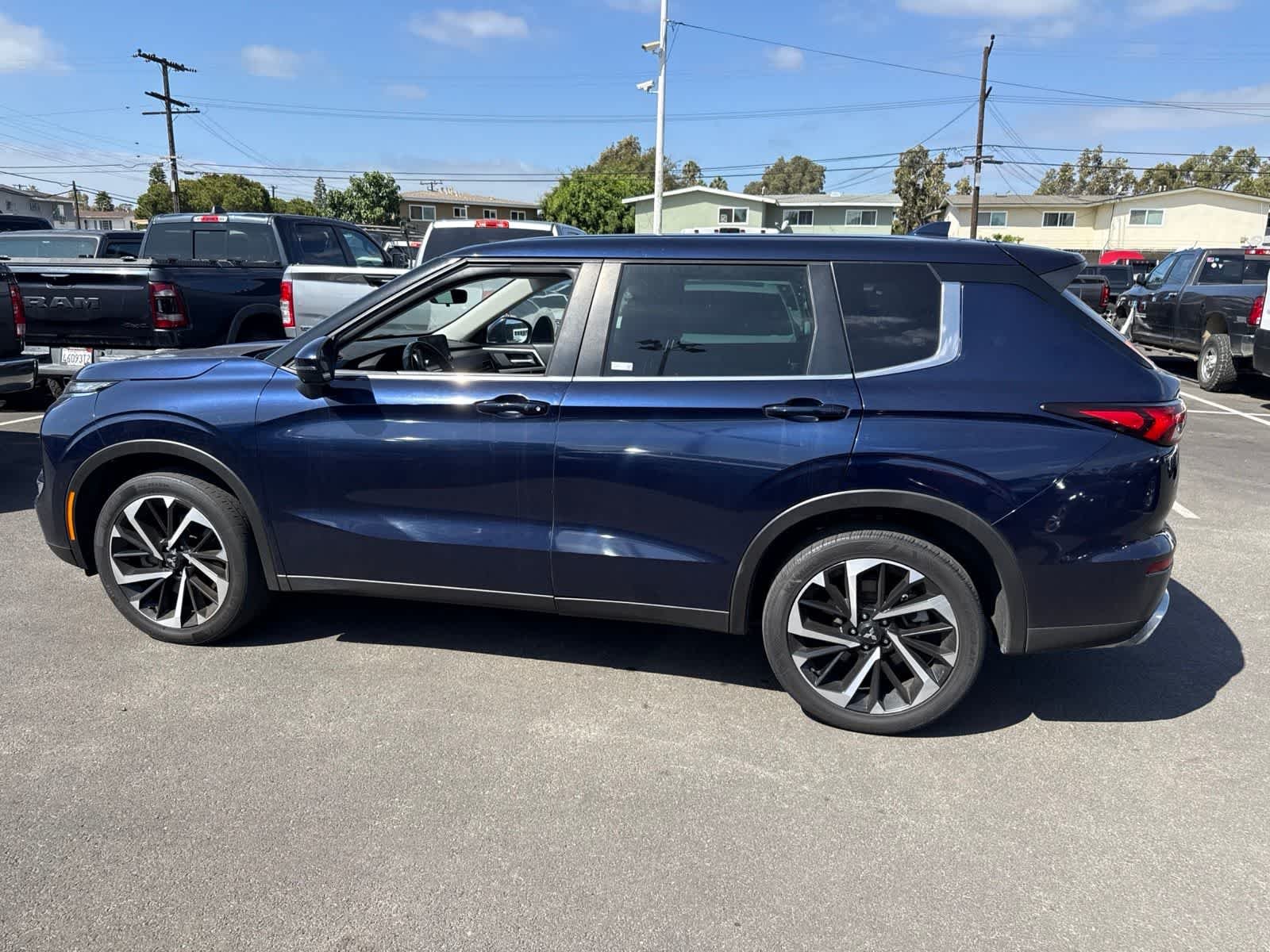 Used 2023 Cosmic Blue Metallic Mitsubishi SE image 22