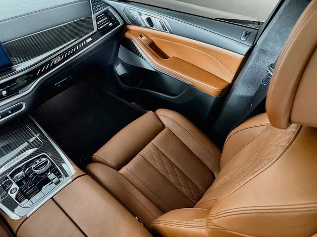 Used 2024 Black BMW M60i image 25