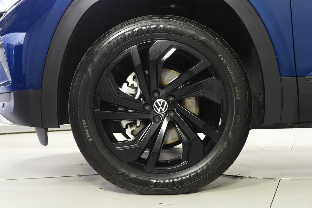 Certified Used 2023 Blue Volkswagen 3.6L V6 SE w/Technology image 5