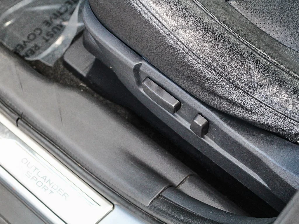 Used 2017  Mitsubishi SEL image 23