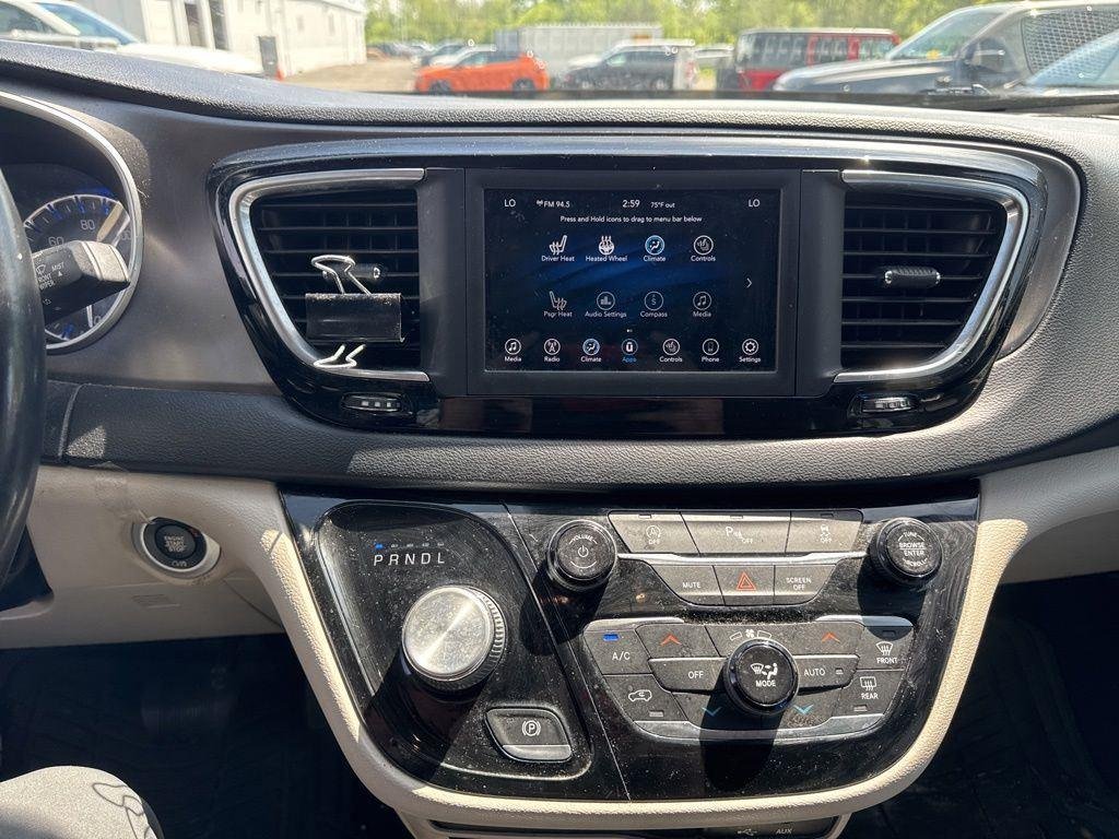Used 2020 Crystal Metallic Chrysler Touring L image 10