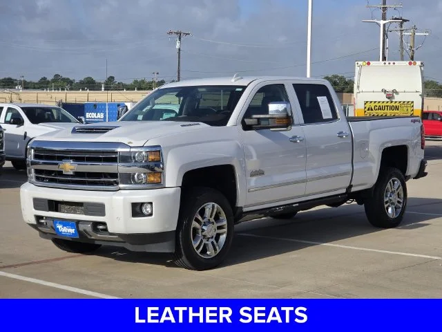 Used 2019 Iridescent Pearl Tricoat Chevrolet High Country image 4