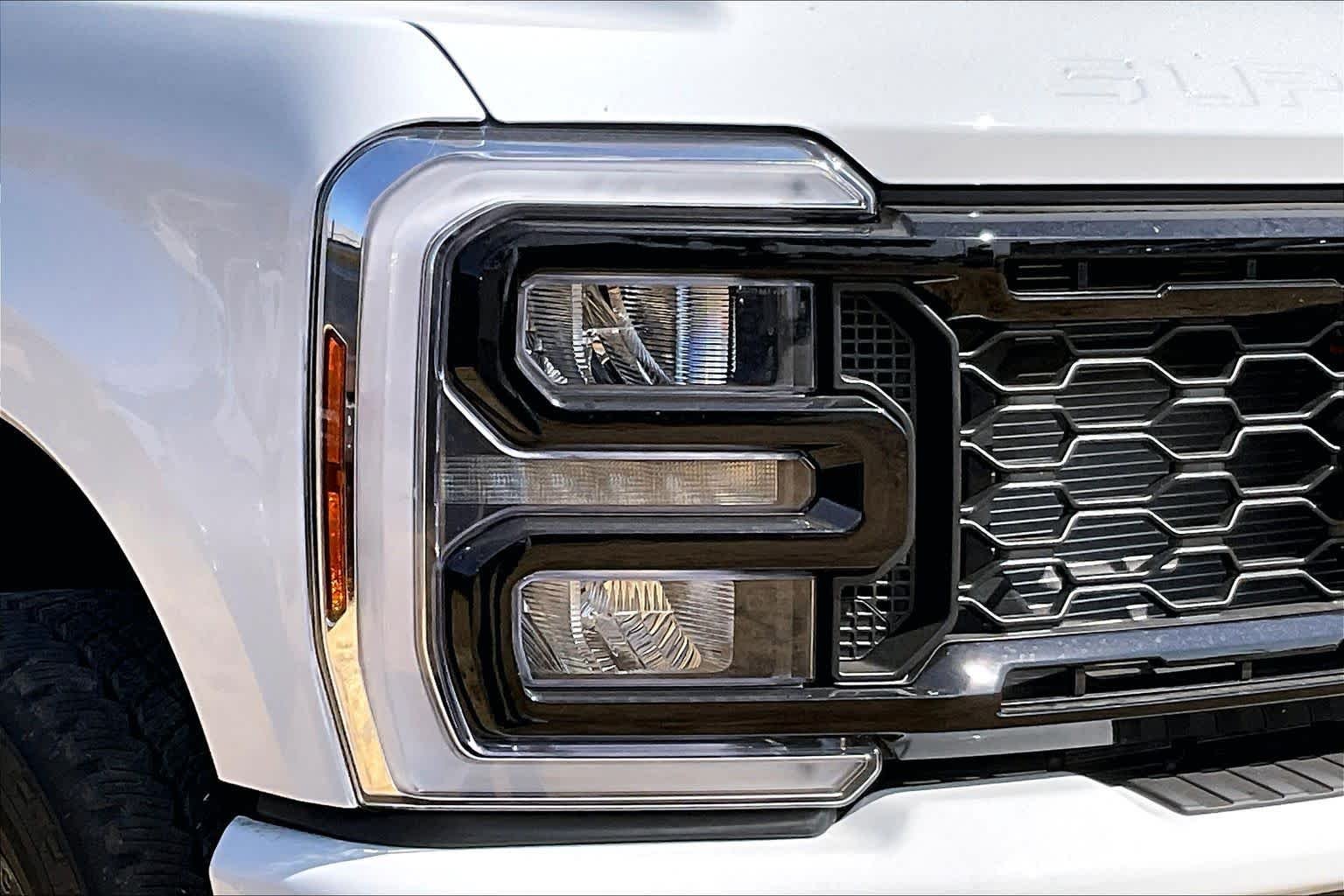 New 2026 Oxford White Ford F-250® XLT image 10