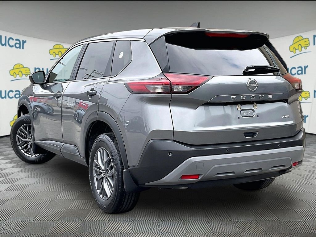 Used 2023 Gray Nissan S image 4
