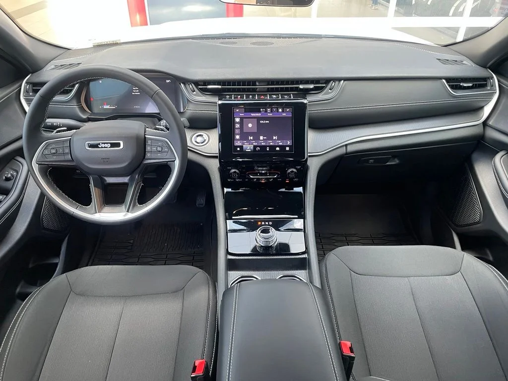 Used 2025 White Jeep Laredo image 16