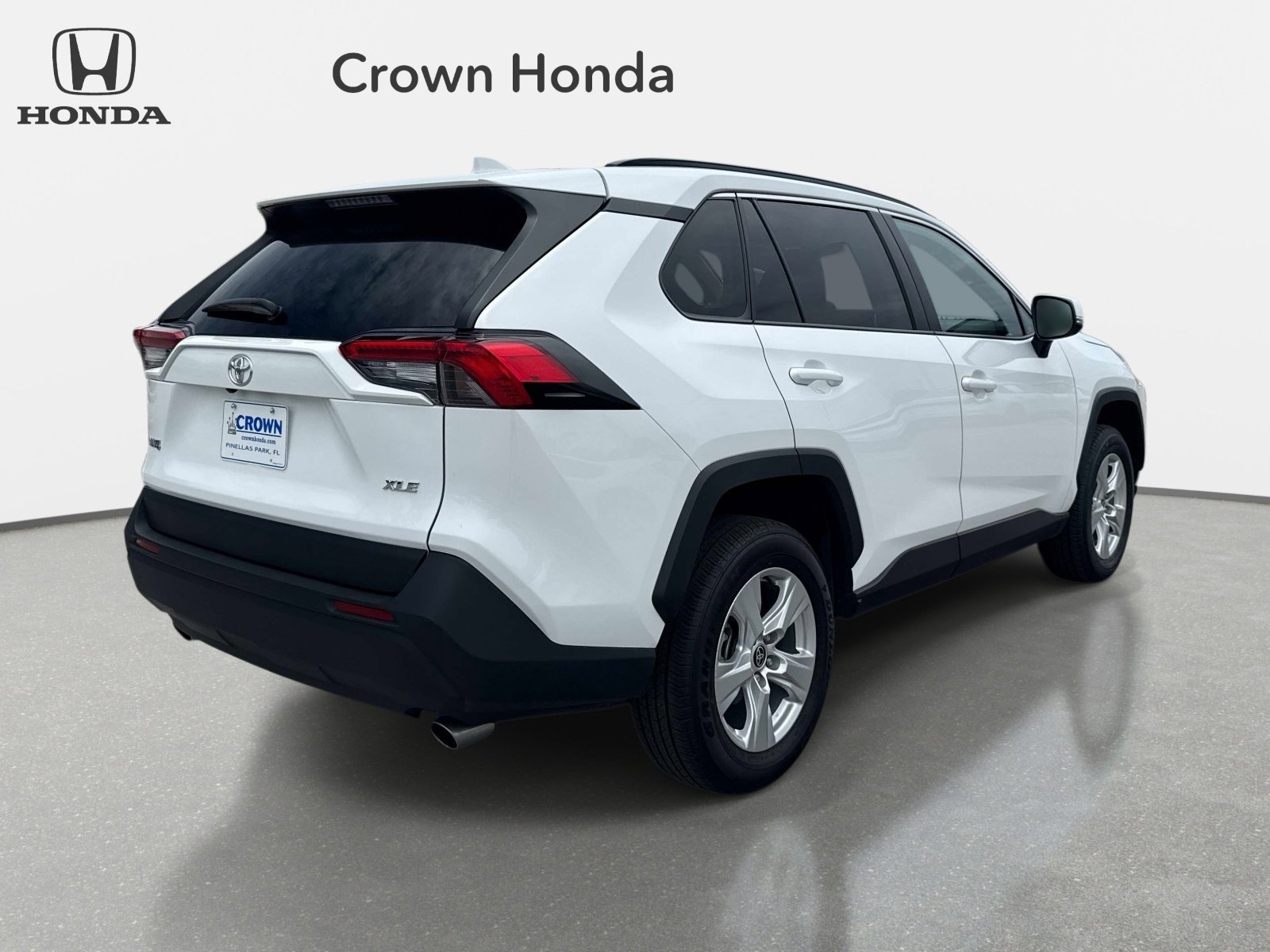 Used 2021 Super White Toyota XLE image 4