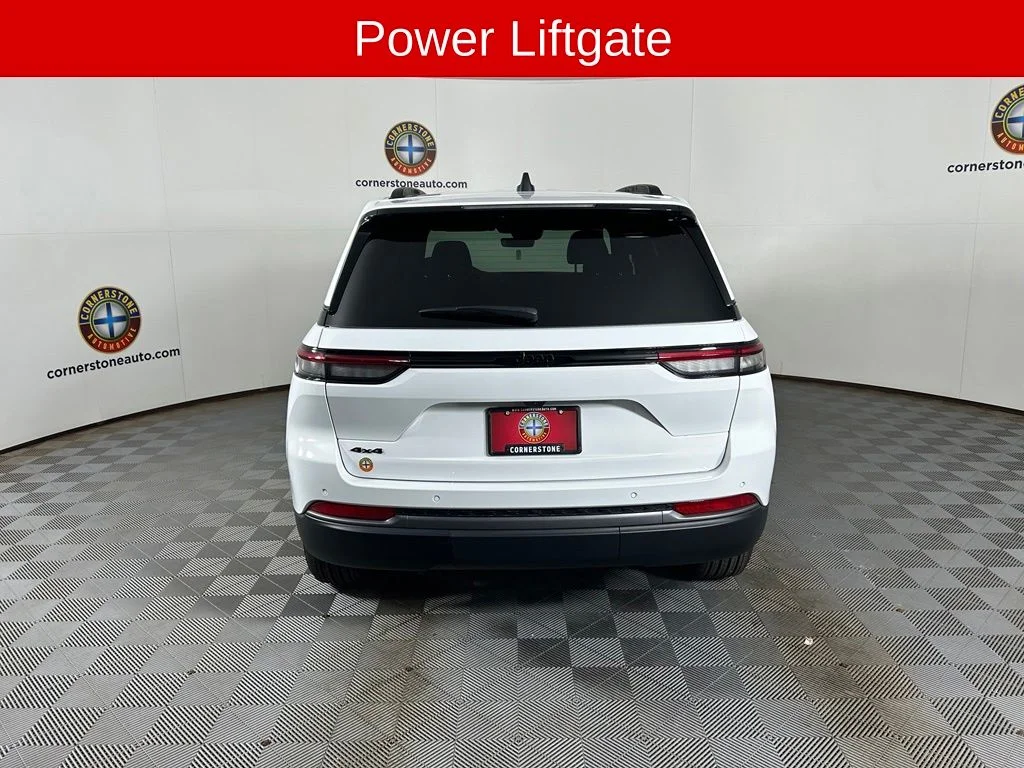 New 2026 Bright White Clear-Coat Exterior Paint Jeep Altitude image 17
