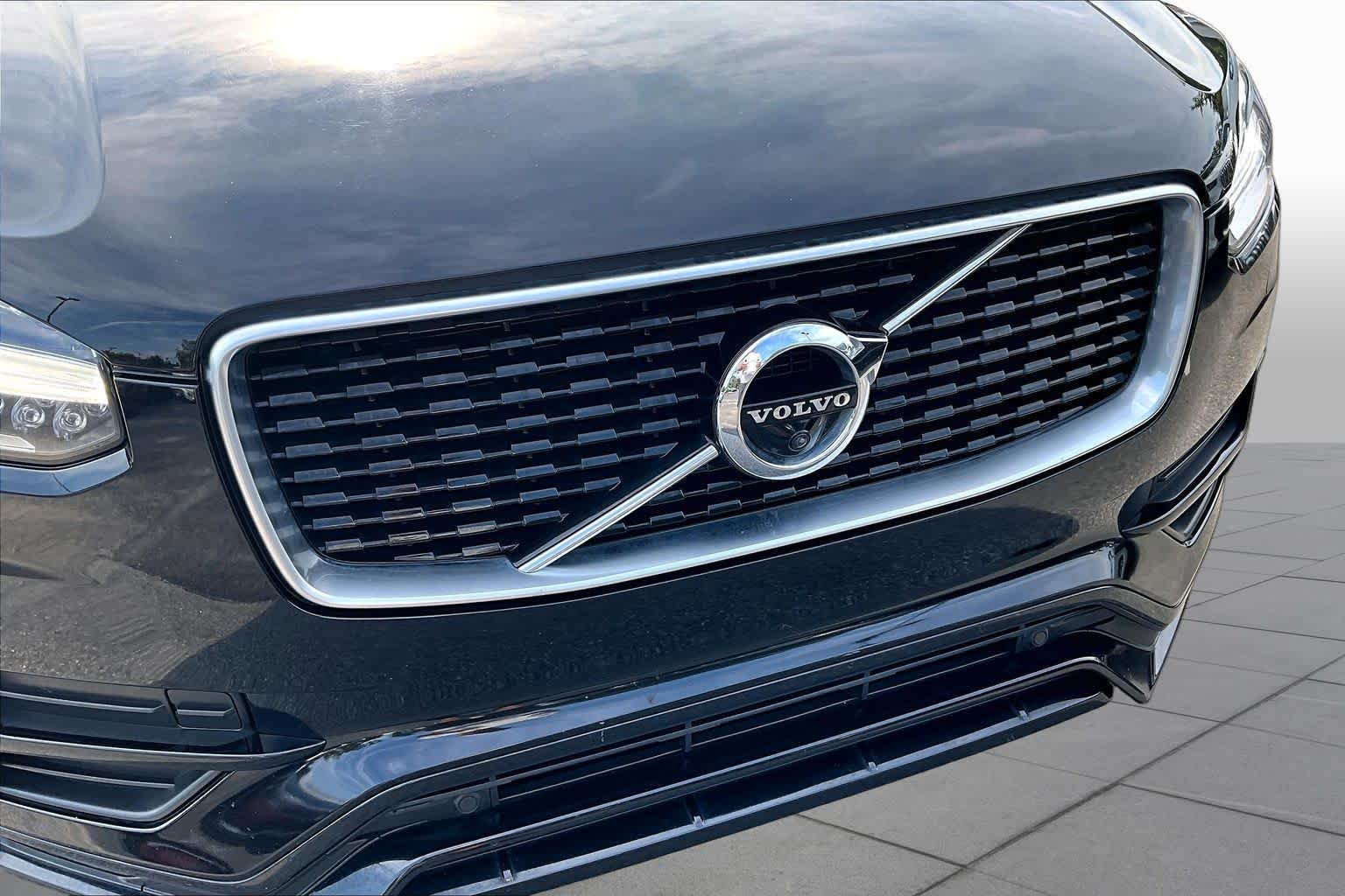 Used 2019 Onyx Black Metallic Volvo R-Design image 30