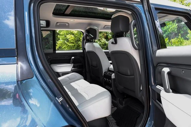 New 2026 Tasman Blue Land Rover X-Dynamic SE image 46