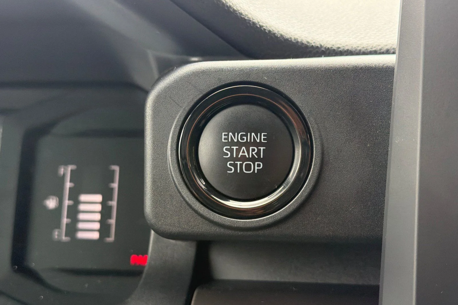 Used 2024  Toyota SR5 image 27