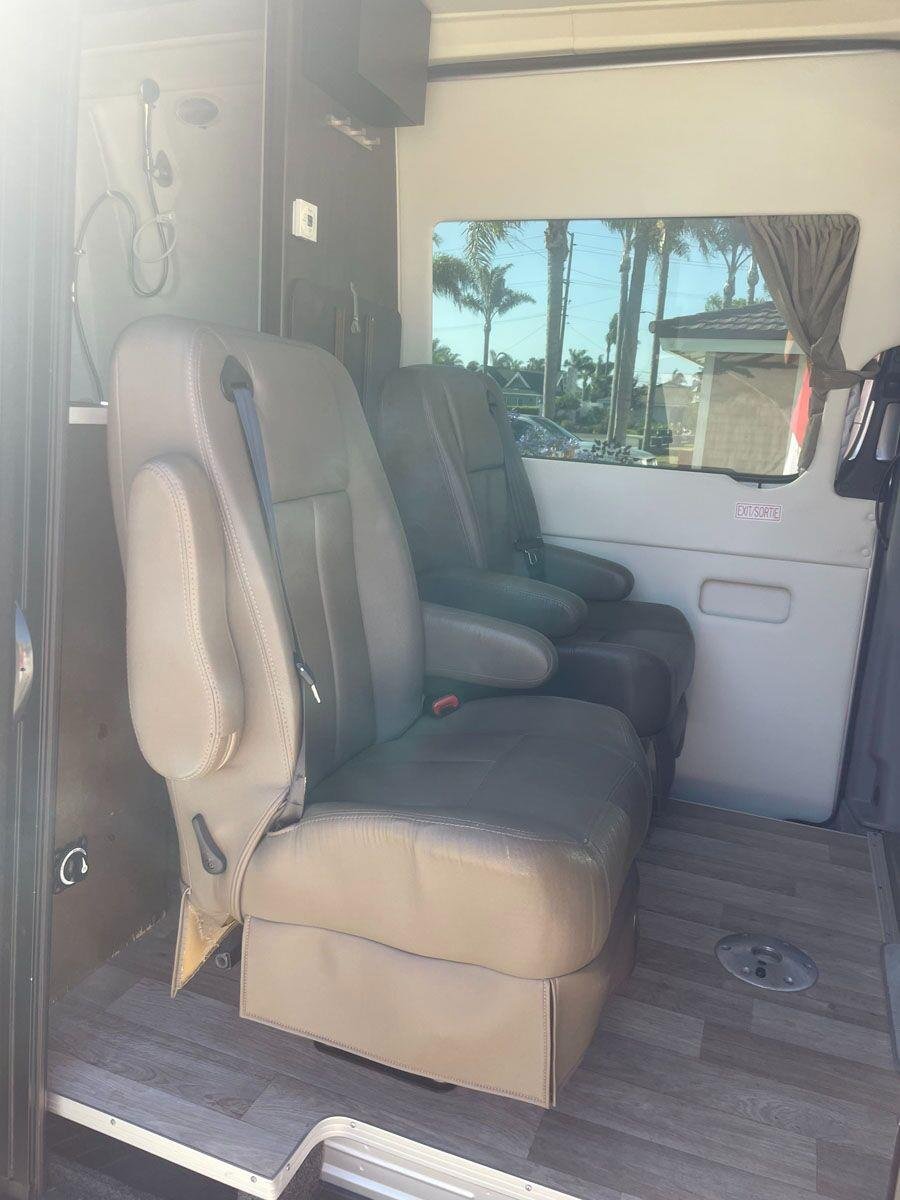 Used 2014 Brilliant Silver Metallic Leisure Travel Great Shape and Ready for Travel image 8
