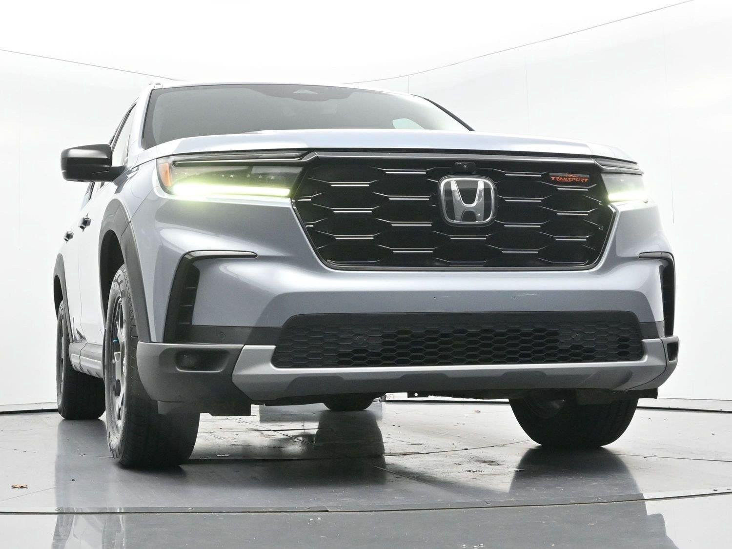 Used 2023 Sonic Gray Pearl Honda TrailSport image 47
