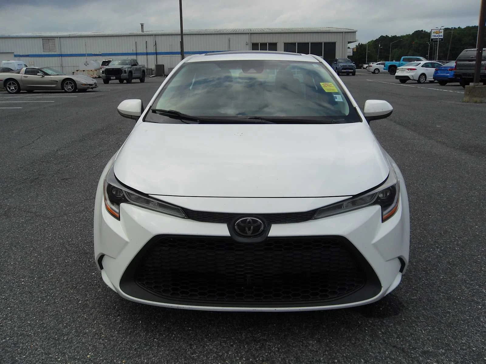 Used 2020 Super White Toyota LE image 8