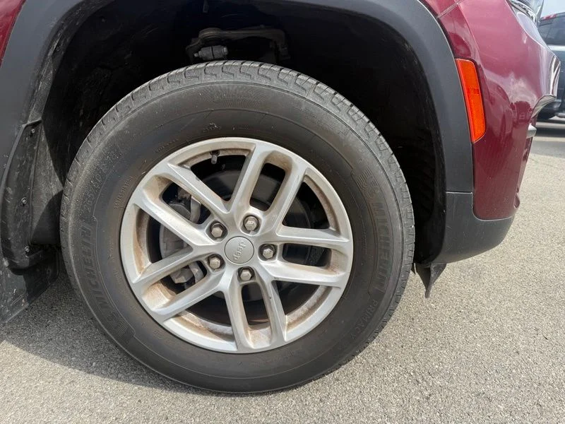 Used 2023 Red Jeep Laredo X image 12