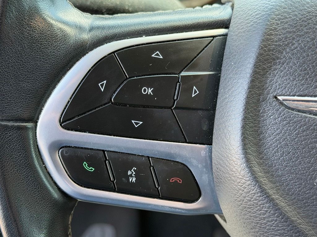 Used 2022 White Chrysler Limited image 16