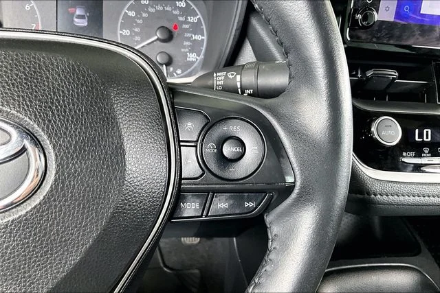 Used 2023 White Toyota SE image 11