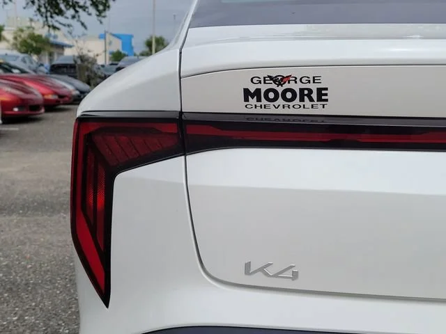 2025 Kia K4 LXS - Photo 9