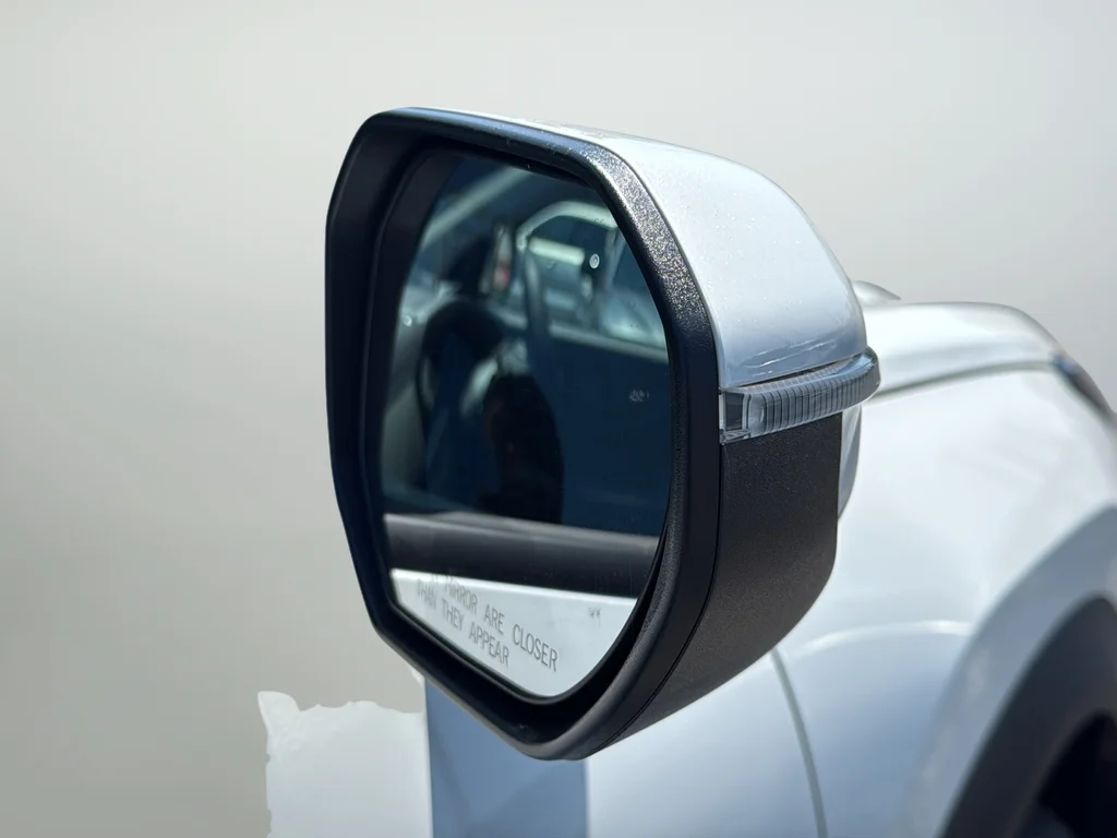 New 2027 Snow White Pearl Kia LX image 11
