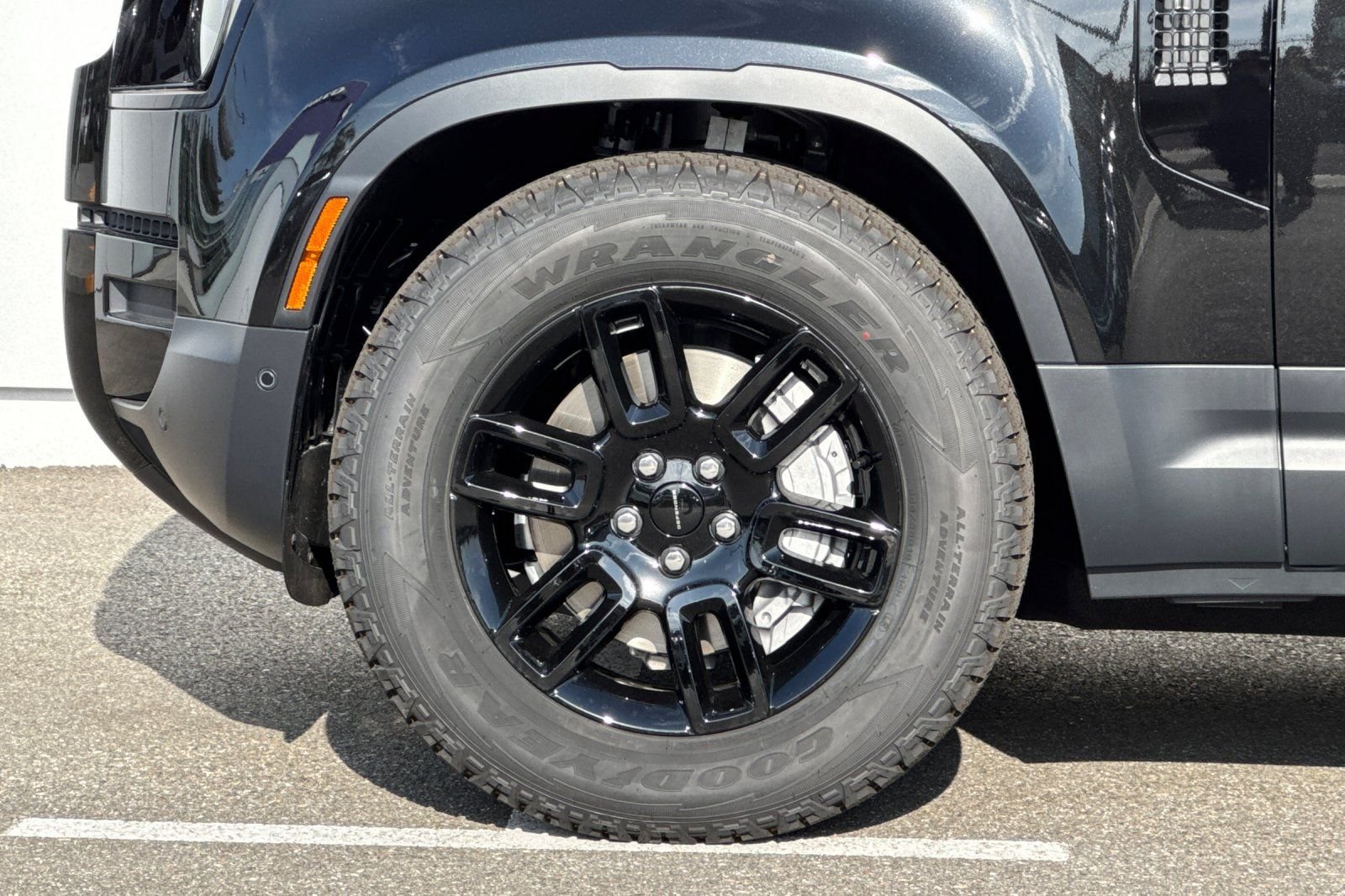 New 2026 Santorini Black Land Rover S image 33