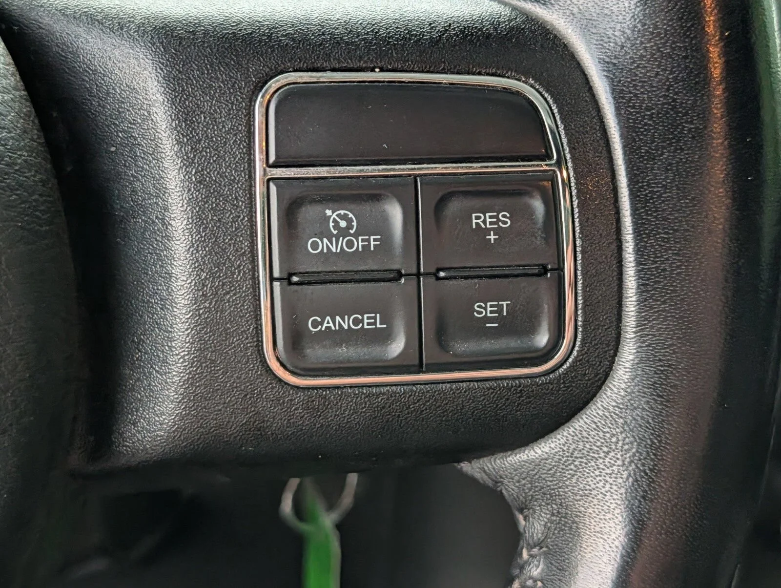 Used 2018 White Jeep Sahara 4x4 image 27