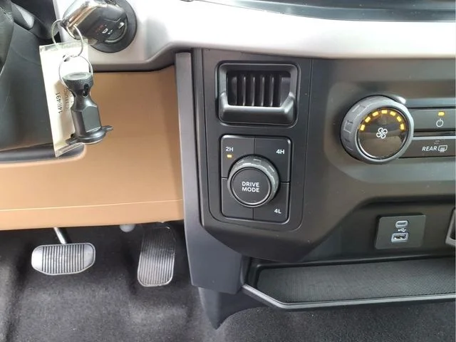 Used 2023 Black Ford XLT image 26