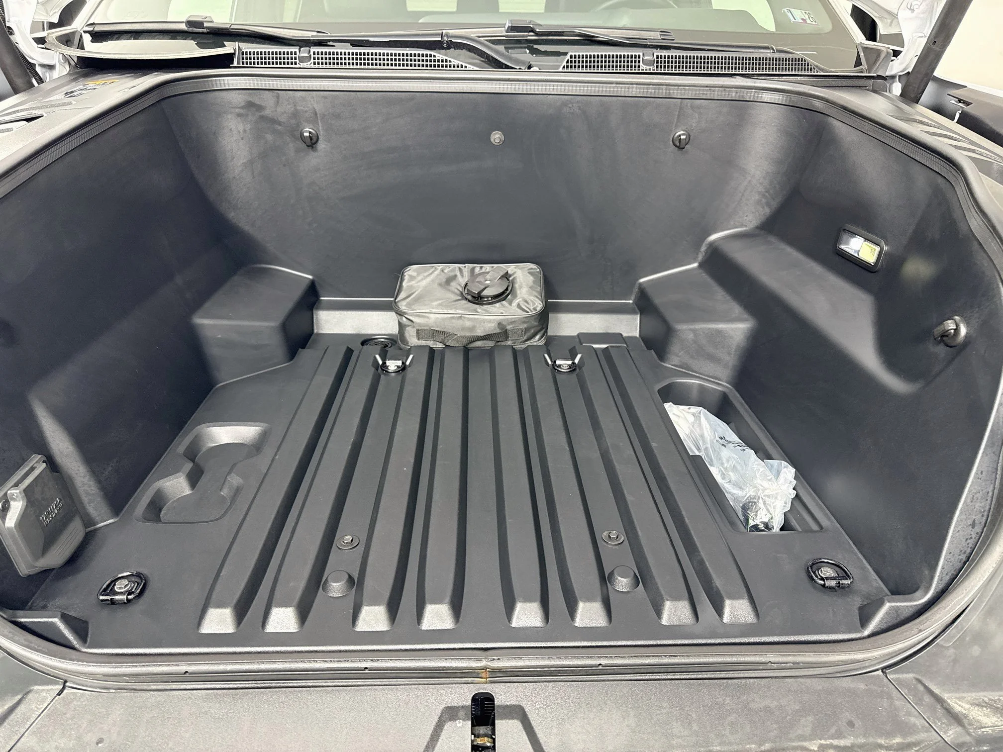 Used 2024 Summit White Chevrolet RST image 33