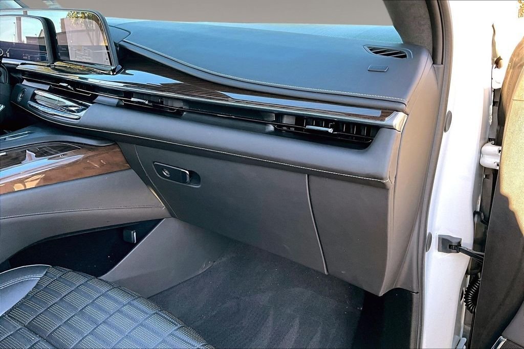 Used 2023 White Cadillac Sport Platinum image 16