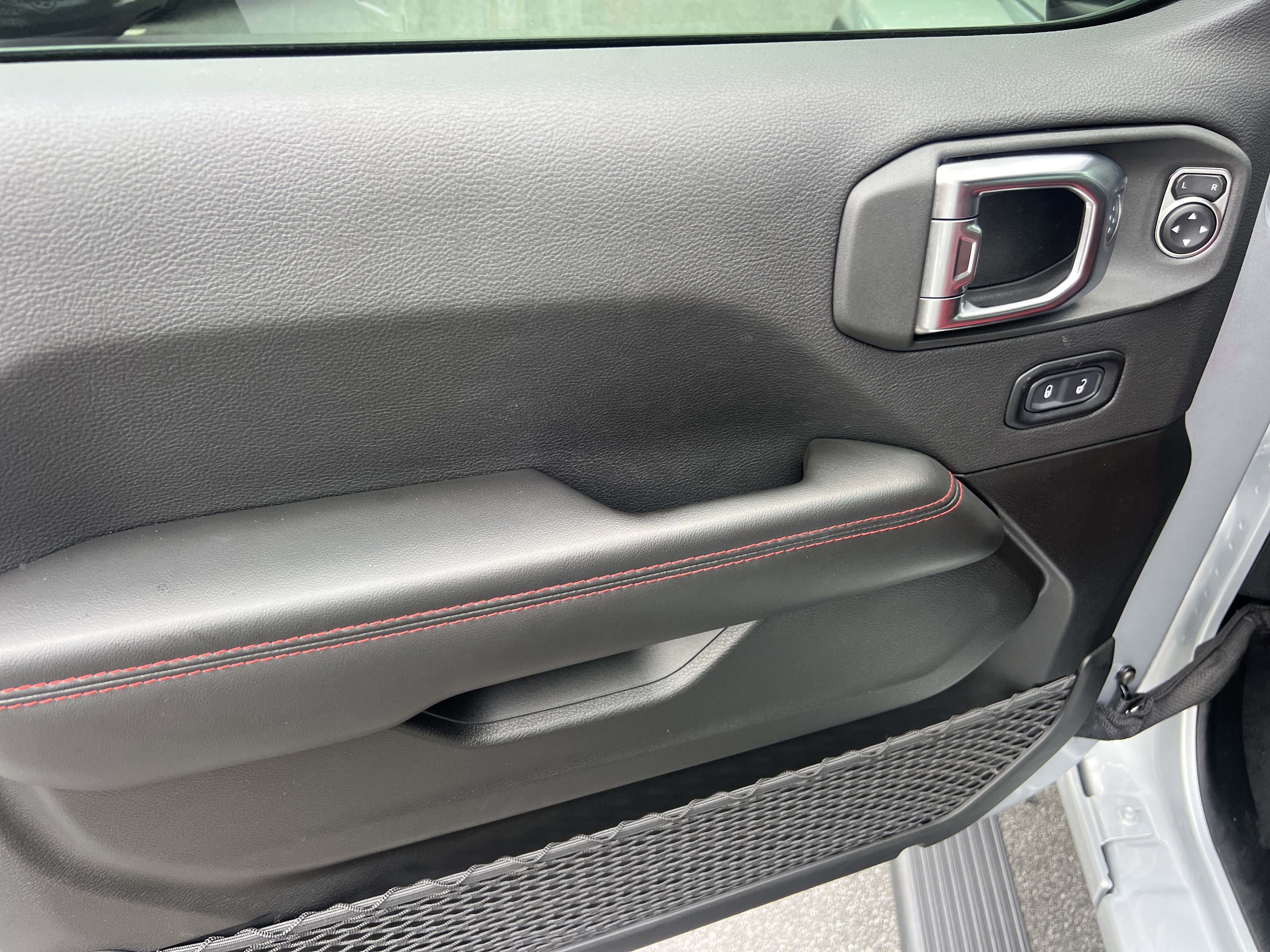 Used 2024 Silver Zynith Clearcoat Jeep Rubicon 392 image 13