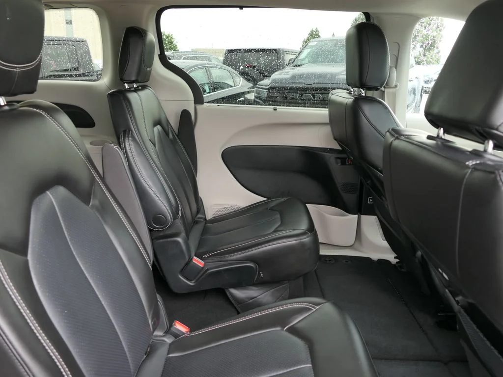 Used 2023 White Chrysler Touring L image 21