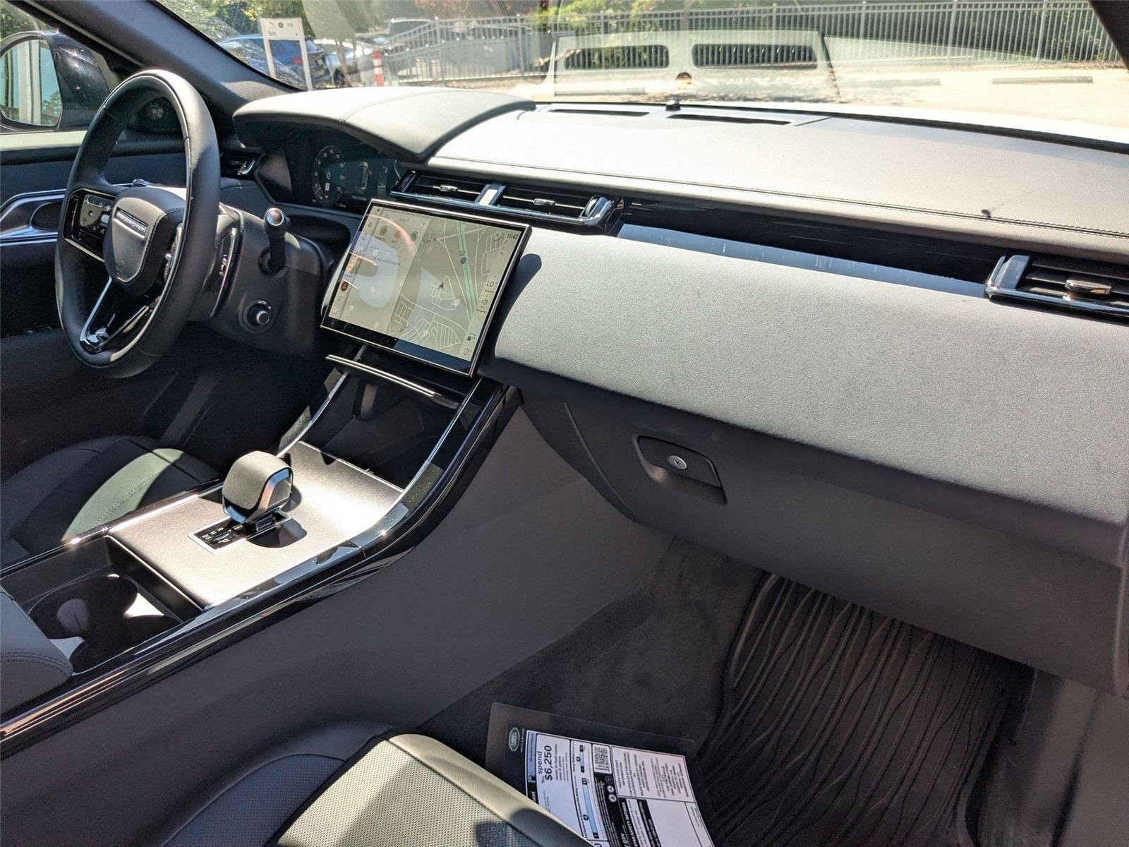 New 2026 Ostuni Pearl White Premium Metallic Land Rover Dynamic SE image 35