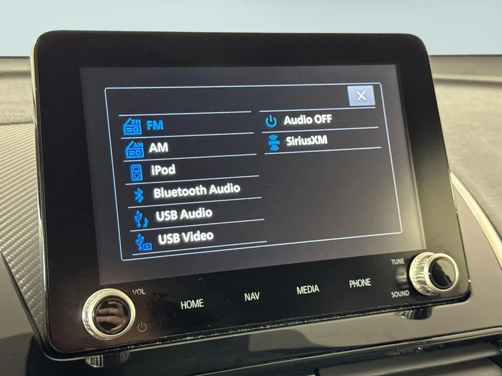 Used 2024 Silver Mitsubishi SE image 21