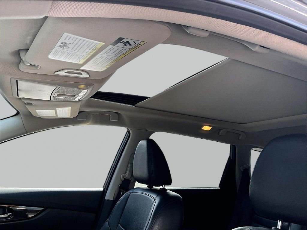 Used 2020 Gray Nissan SL image 21
