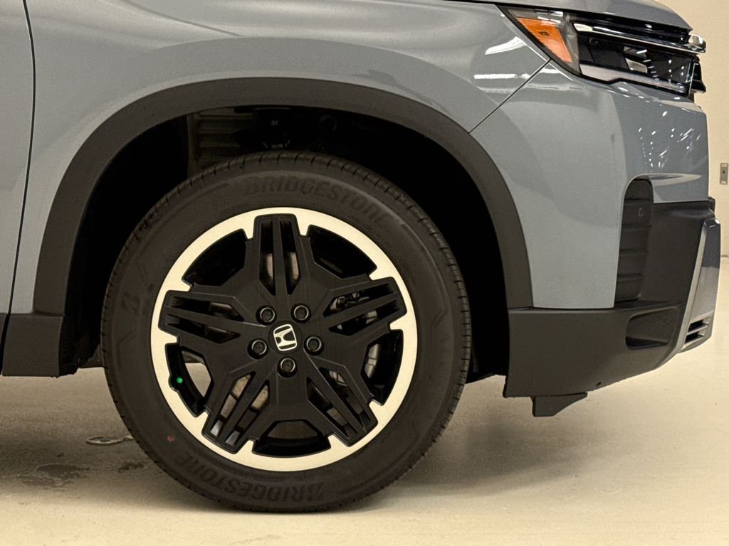 New 2026 Sonic Gray Pearl Honda Touring image 6