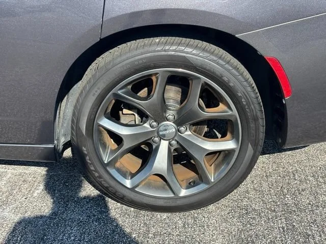 Used 2015 Gray Dodge SE image 9
