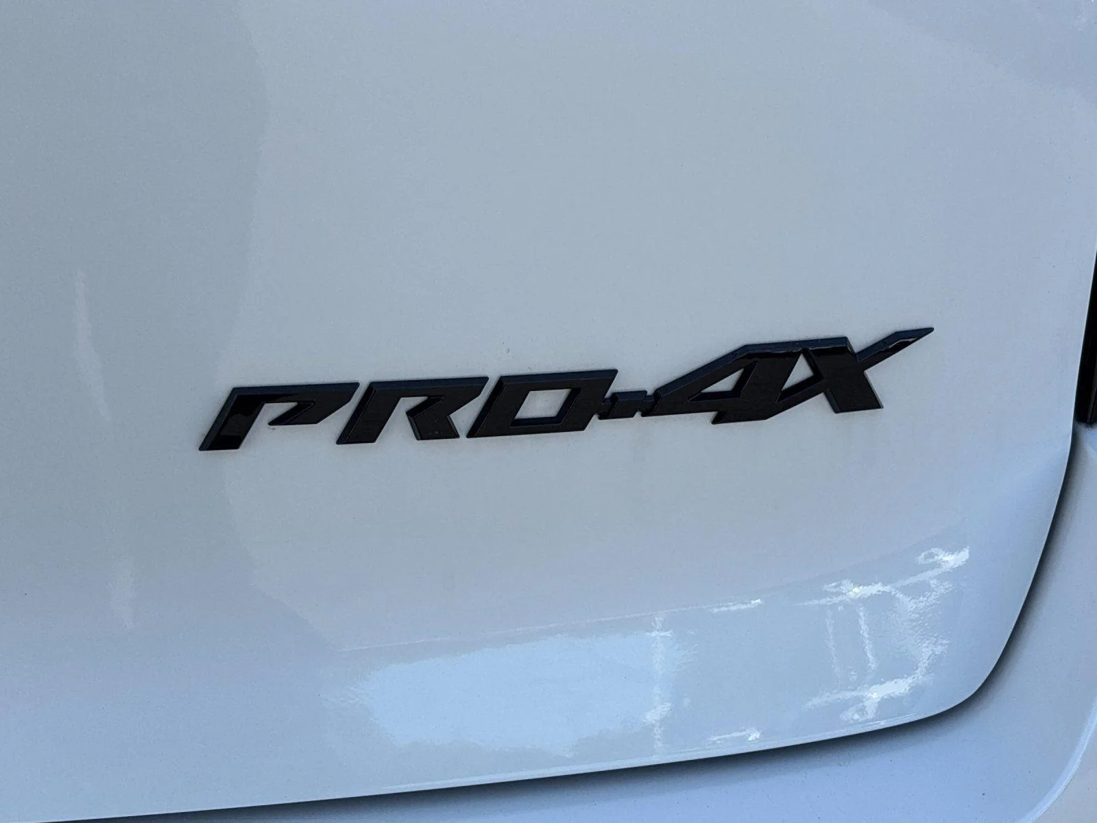 Used 2025 Aspen White Tricoat/Super Black Nissan PRO-4X image 11
