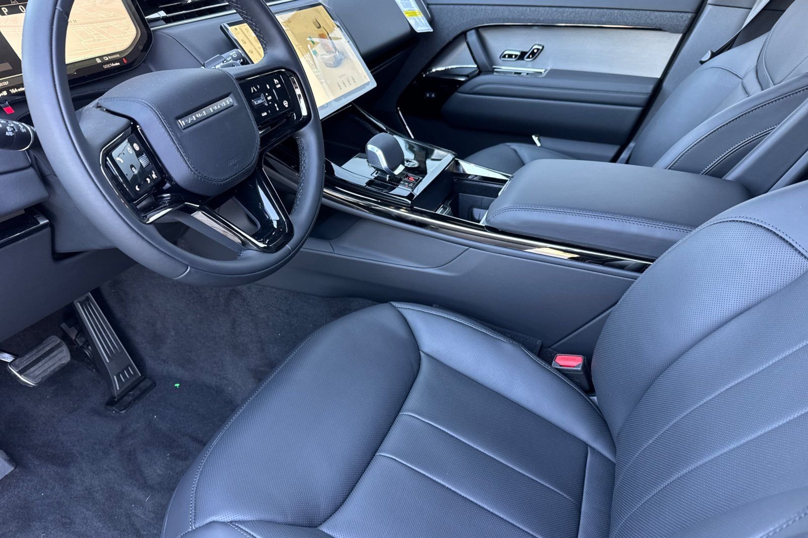 New 2026 Fuji White Land Rover Dynamic SE image 9