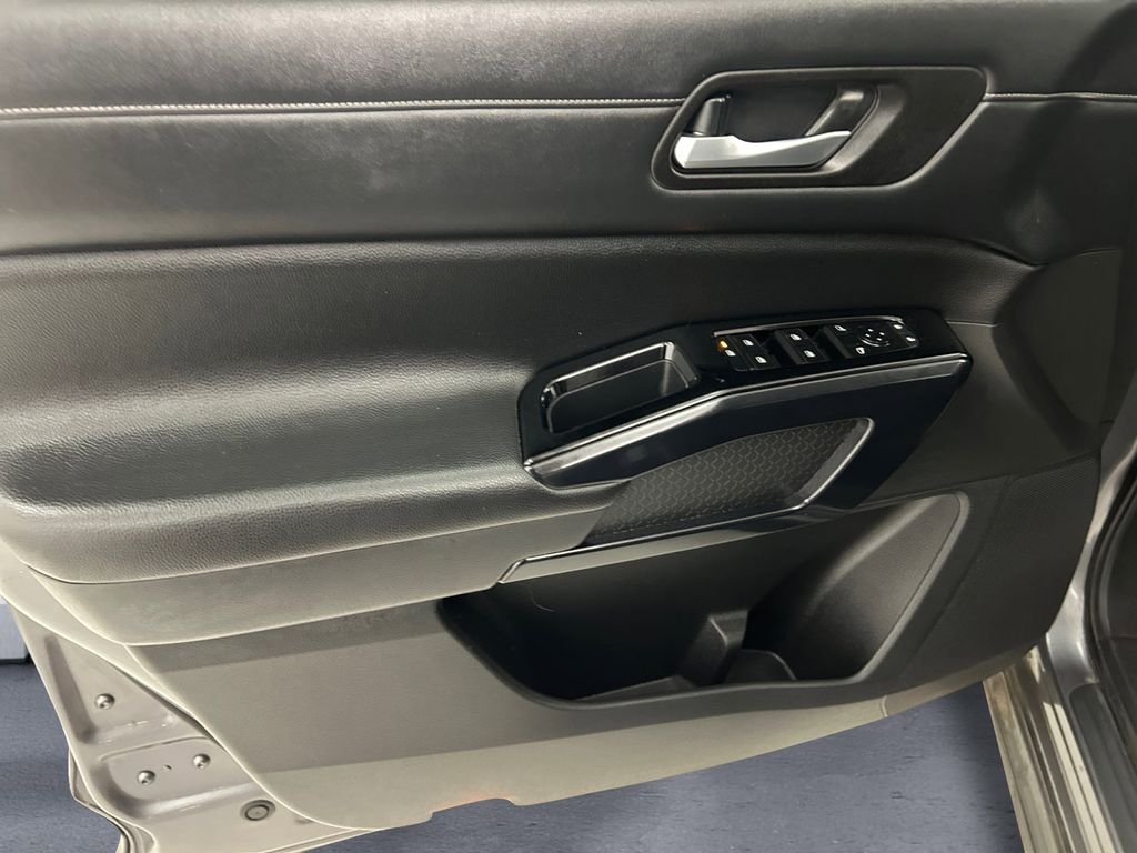 Used 2022 Gray Nissan S image 12