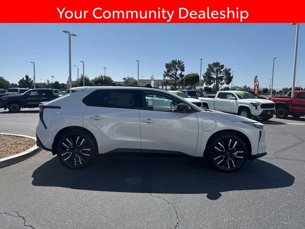 New 2026 Wind Chill Pearl <sup>1</sup> Toyota  Limited image 2