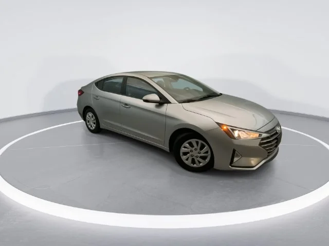 Used 2020 Silver Hyundai SE image 8