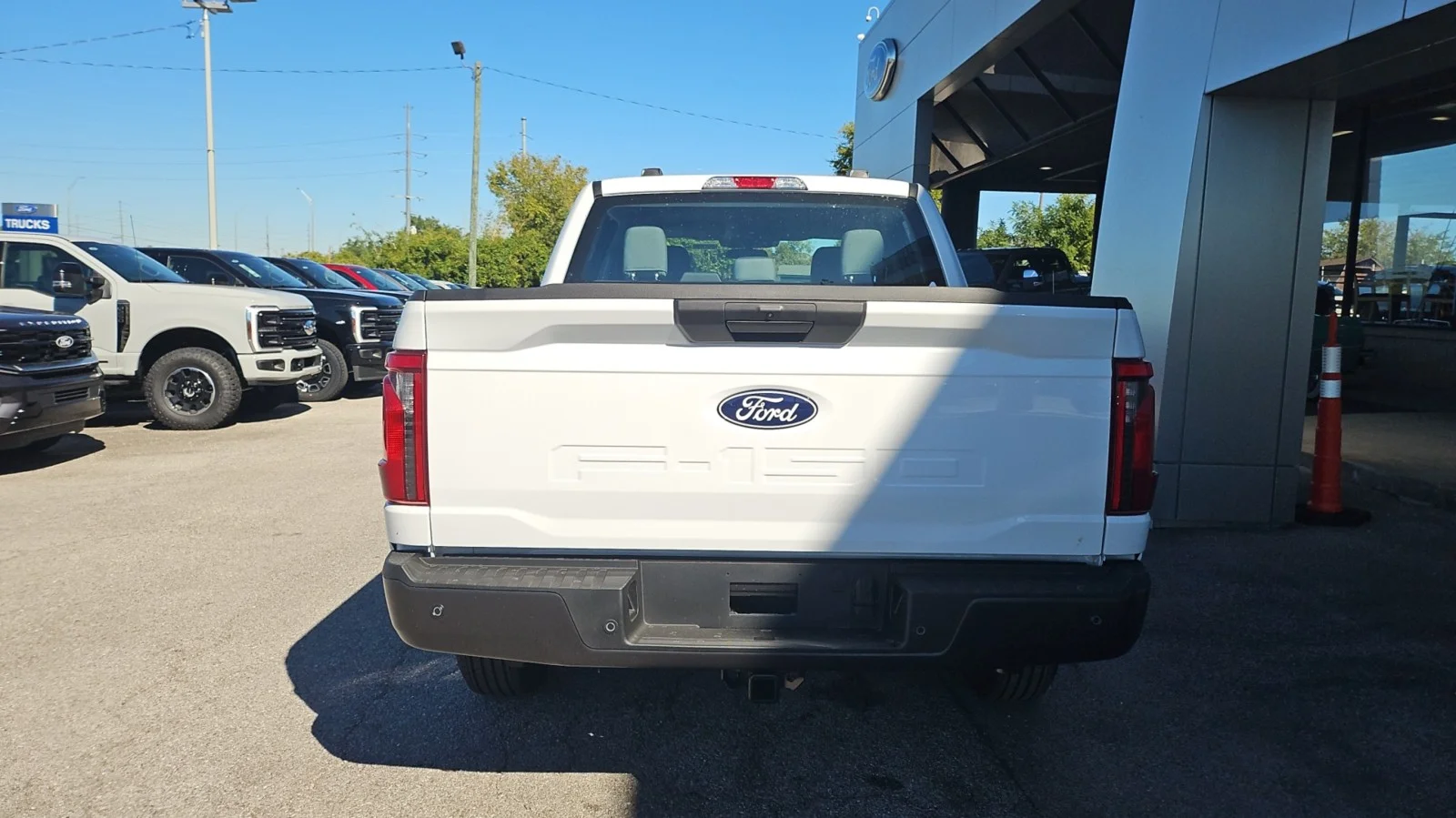 New 2026 Oxford White Ford XL 2WD image 4