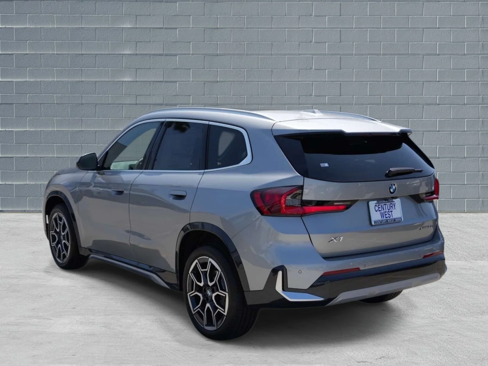 New 2026 Space Silver Metallic BMW xDrive28i image 3