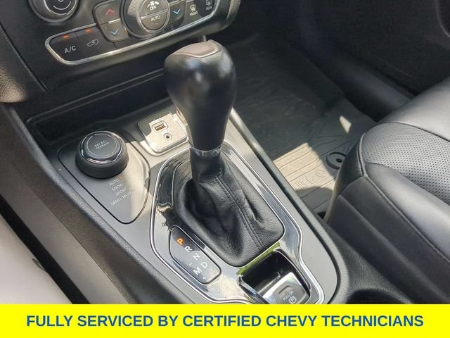 Used 2023 White Jeep Altitude image 35